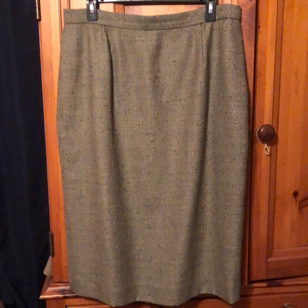 Carlisle size 16 Vintage Wool Mid Calf Skirt